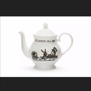 Disney Epcot Mrs. Moore Teapot Alice in Wonderland